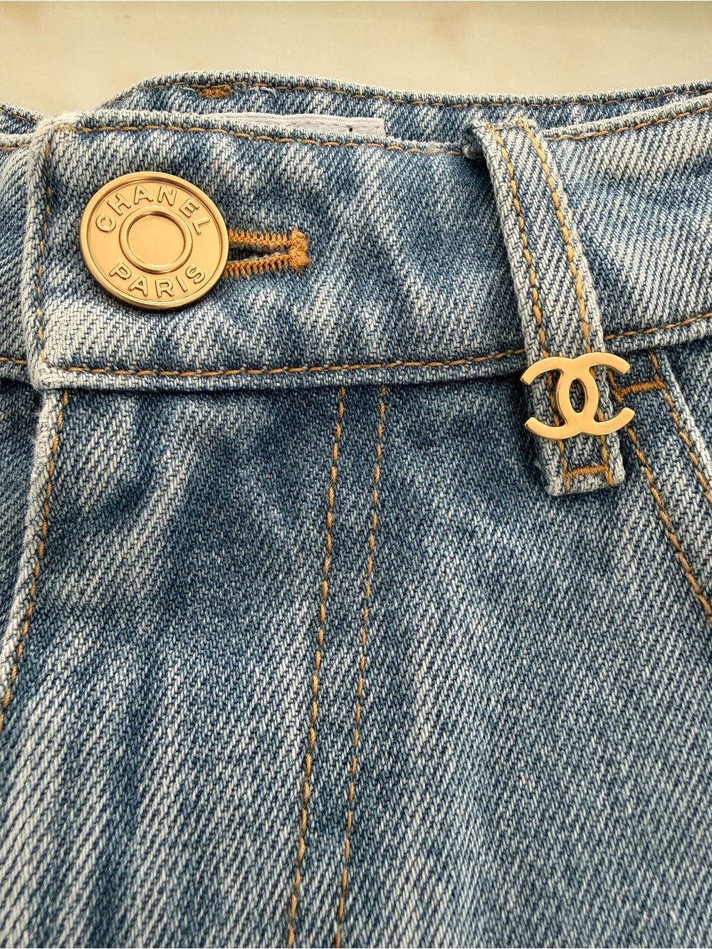 CHANEL 26A CC BLUE WASH BAGGY JEANS SIZE FR 36 / US 4 NWTS! - Picture 14 of 16
